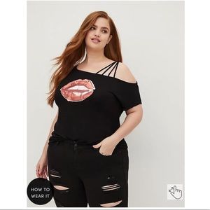Torrid Strappy Off-Shoulder Tee - Super Soft Black Lips Size 5X NWT